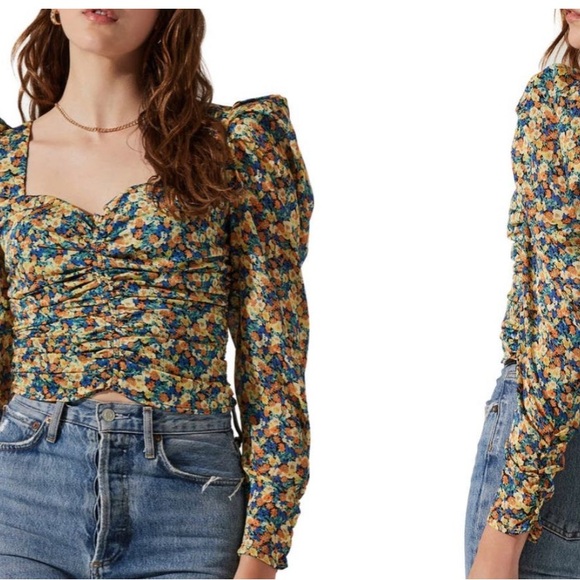 Astr Tops - ASTR Floral Long Sleeve blouse